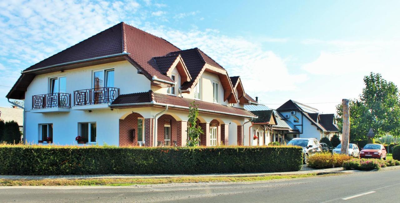 Fonix Apartmanhaz Nagypáli Buitenkant foto