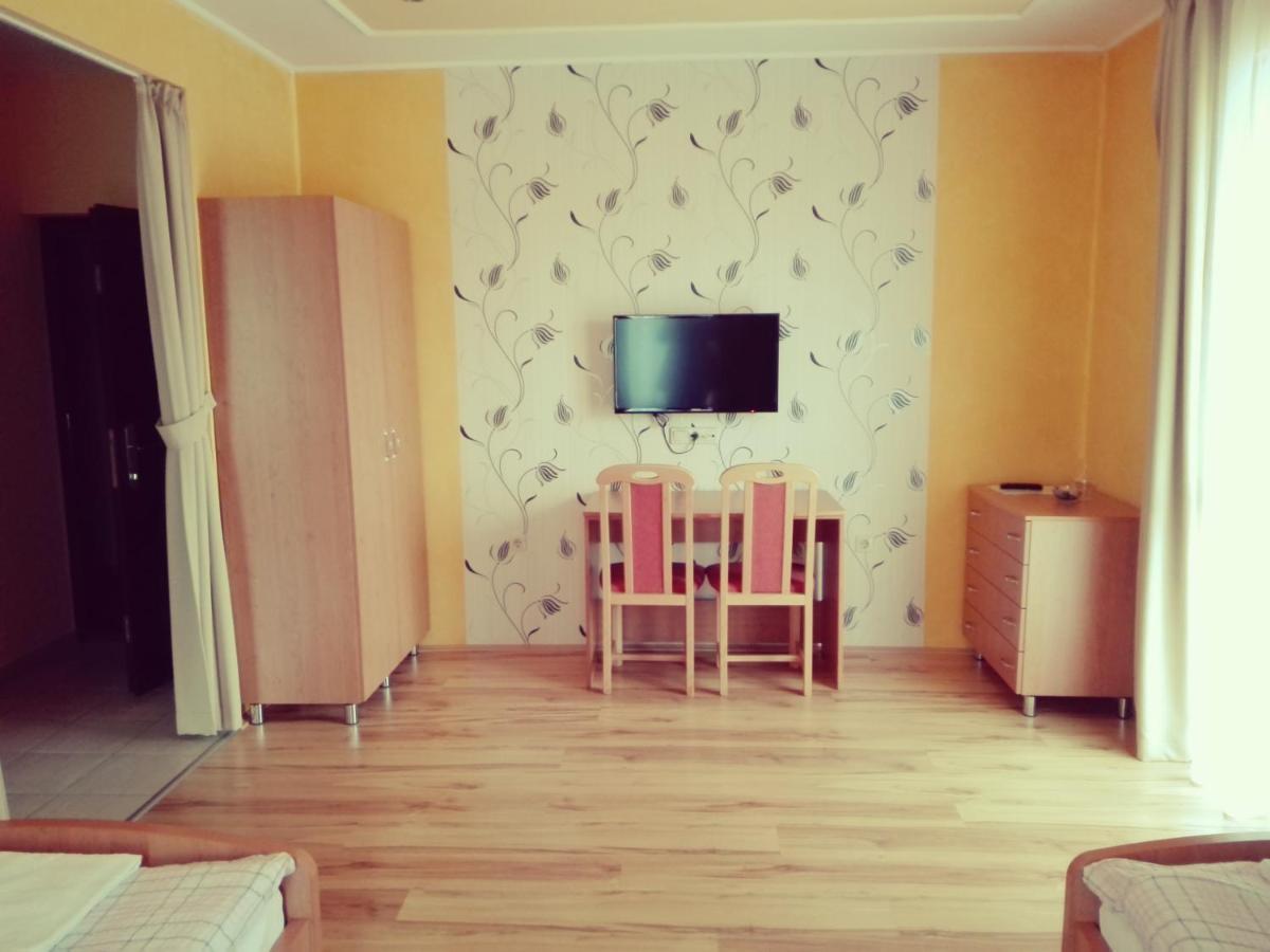 Fonix Apartmanhaz Nagypáli Buitenkant foto