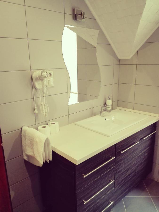 Fonix Apartmanhaz Nagypáli Buitenkant foto