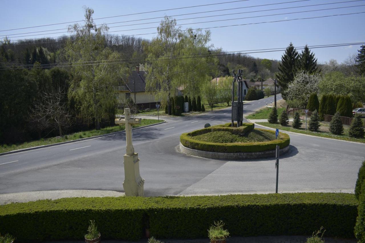 Fonix Apartmanhaz Nagypáli Buitenkant foto